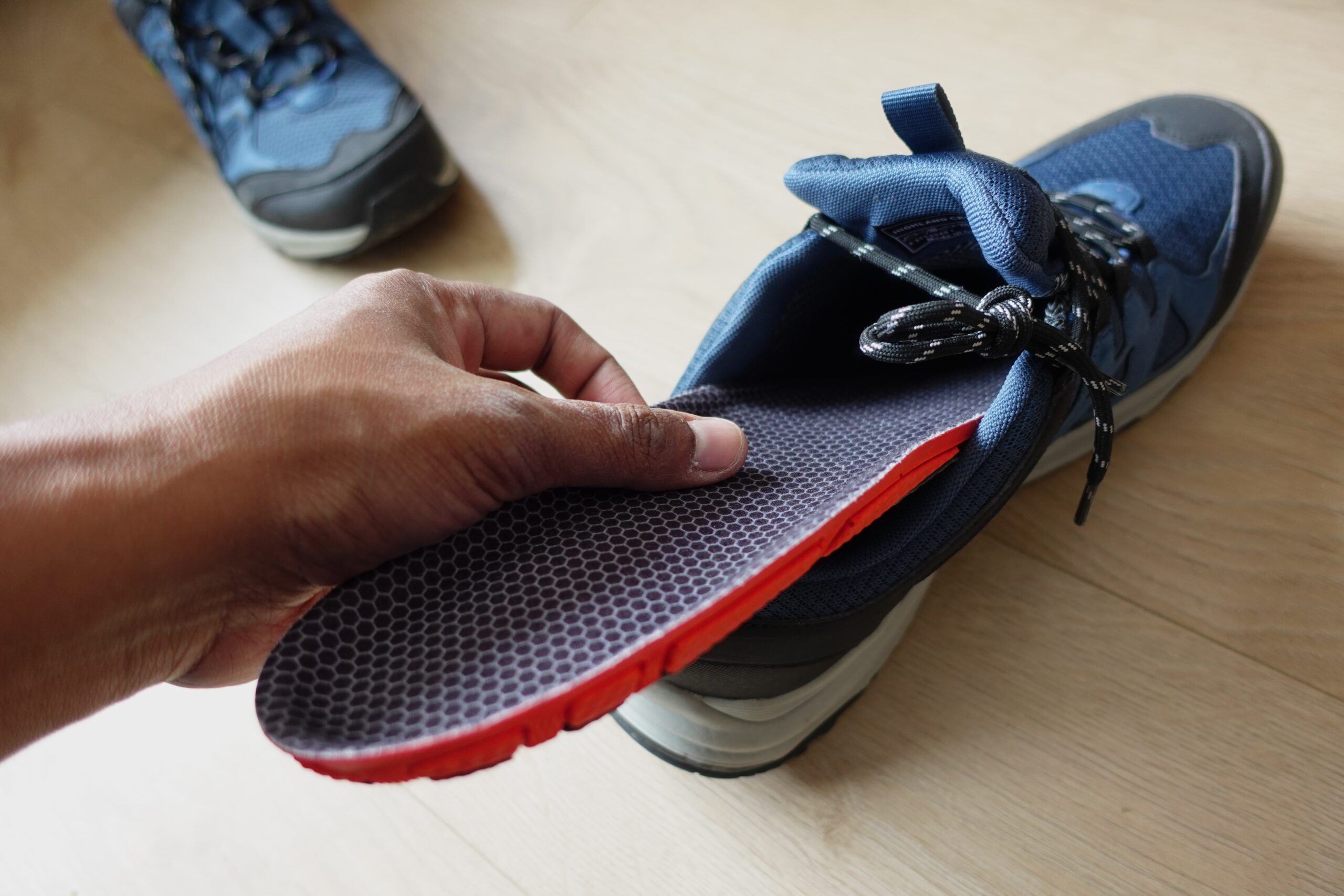 inserting-comfortable-insole-into-a-blue-shoe-2026-03-17-03-33-43-utc (1)